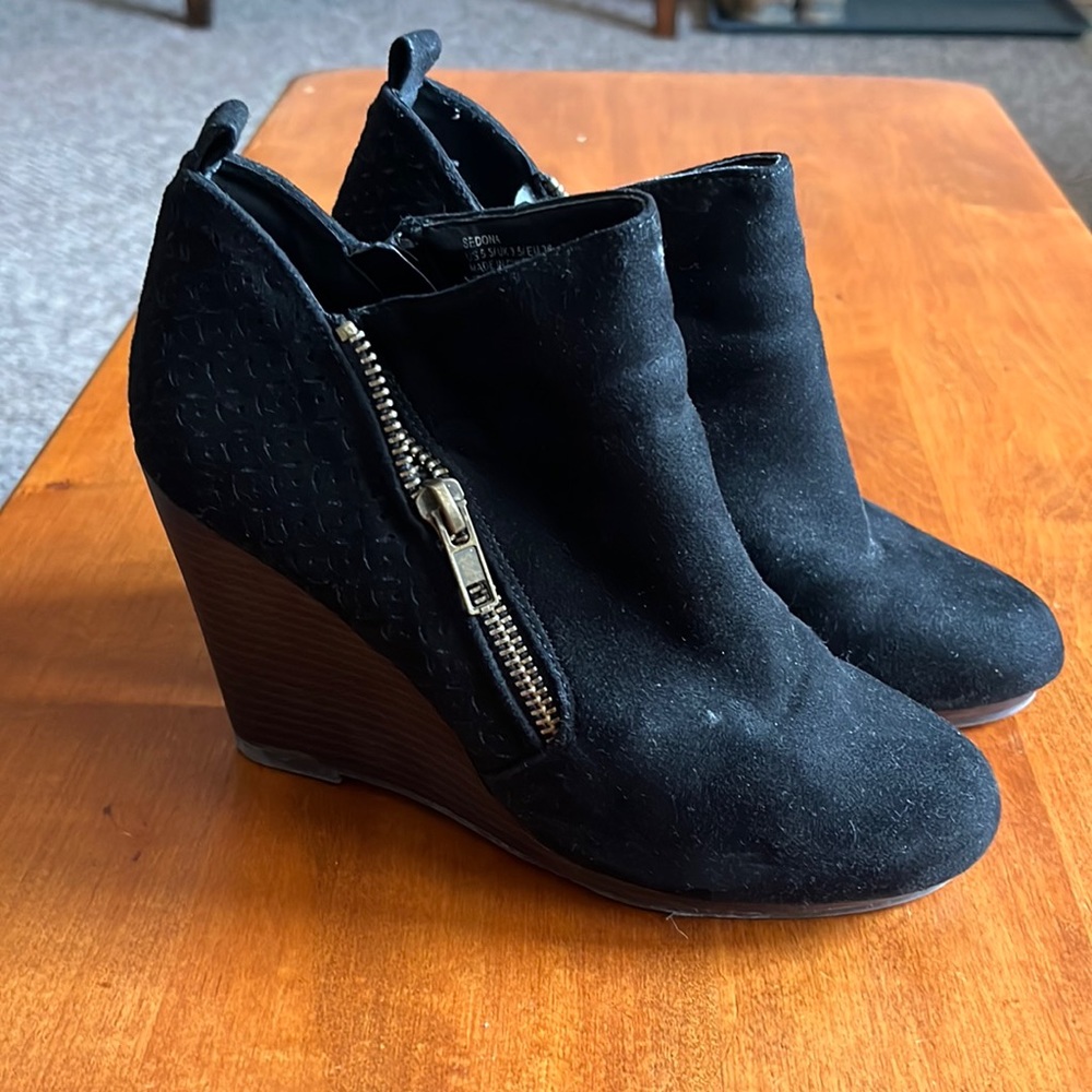 Women’s black wedge heels